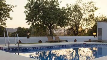 Outdoor pool, pool umbrellas, sun loungers