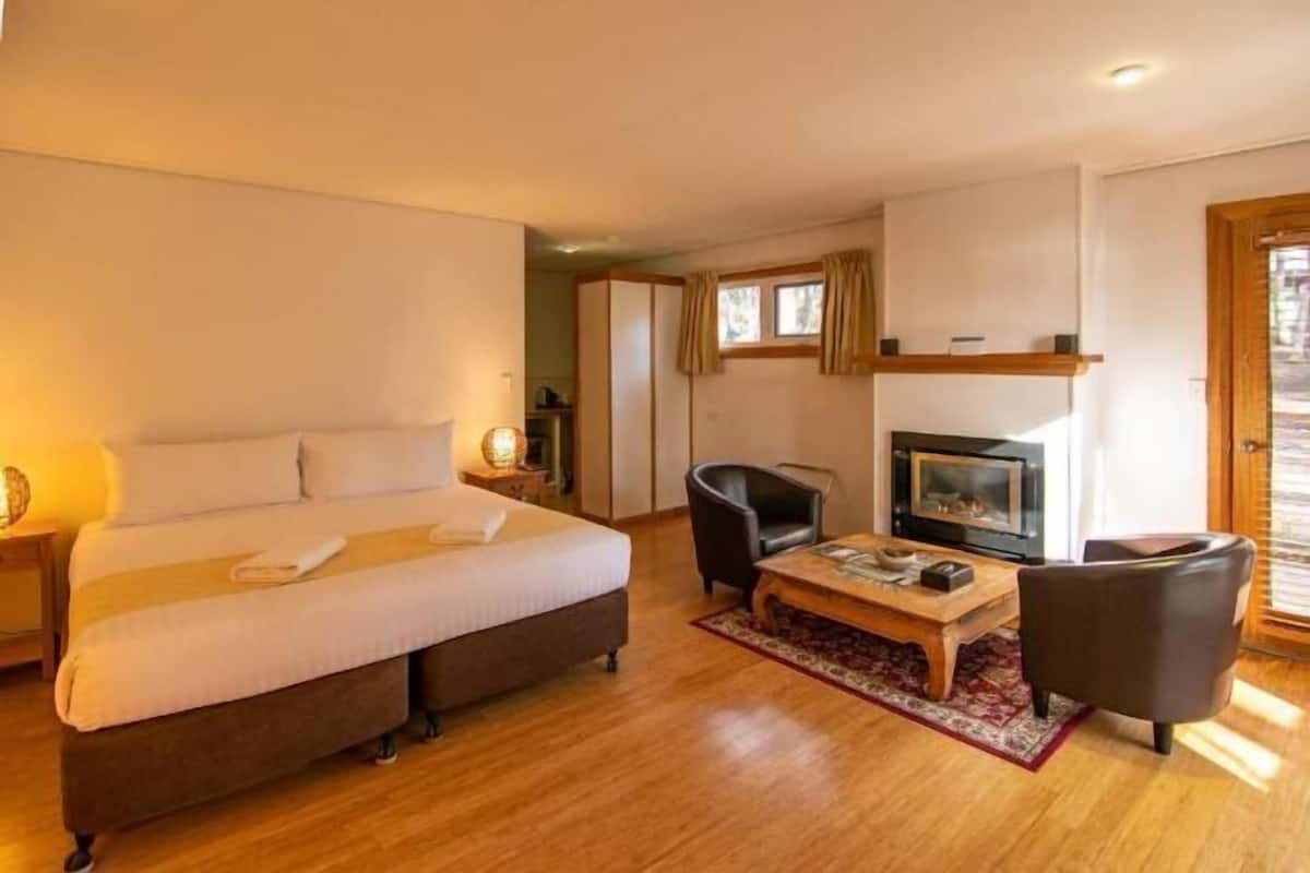 1 bedroom, in-room safe, iron/ironing board, cribs/infant beds
