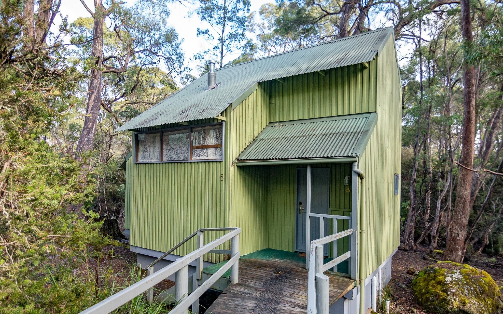 Heritage Loft Style Cabin | Terrace/patio