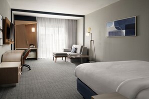 Hypo-allergenic bedding, desk, laptop workspace, blackout drapes - Courtyard Hammond (Hammond)