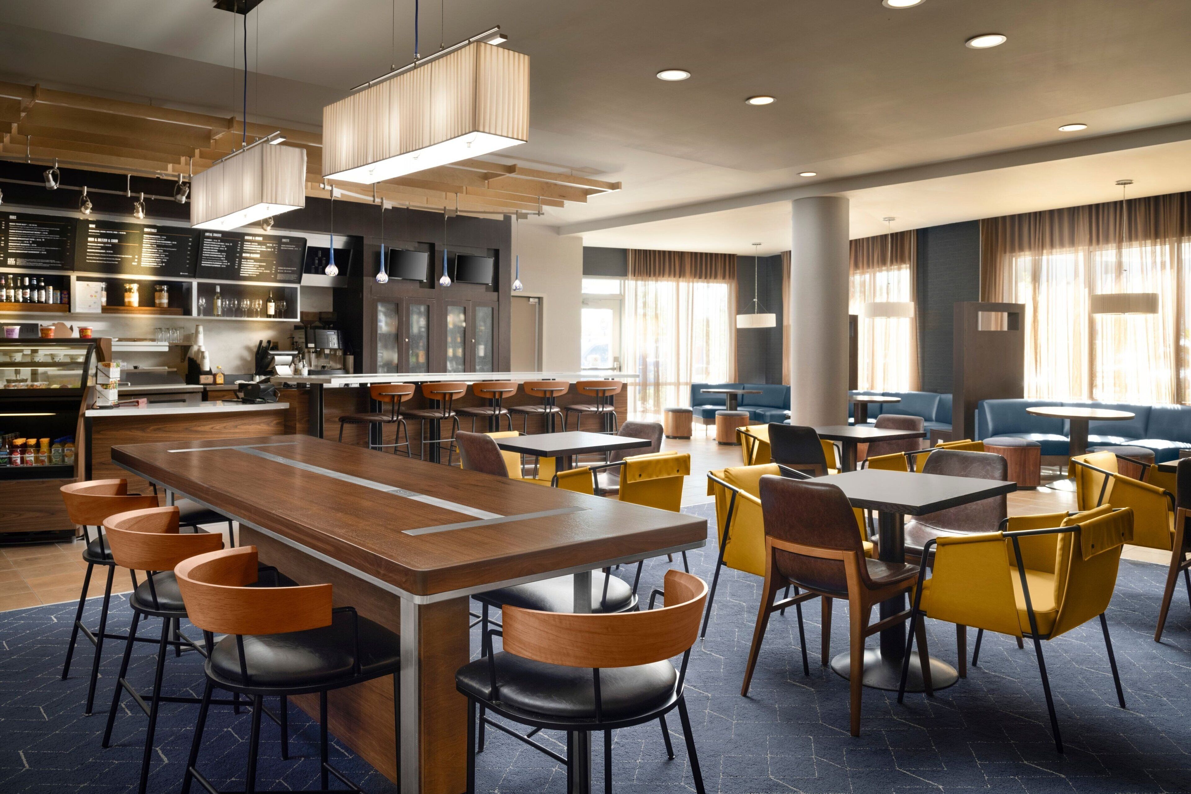 Breakfast and dinner served