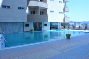 Outdoor pool, free cabanas, pool umbrellas - Elilly International Hotel (Addis Ababa)