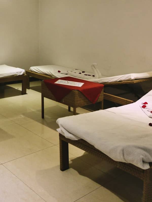 Sauna, steam room, body treatments, aromatherapy, hot stone massages