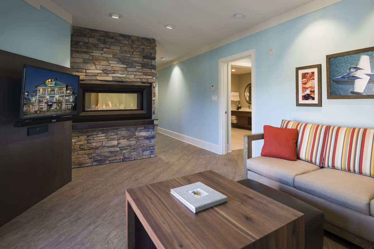Suite, Multiple Beds | Premium bedding, in-room safe, iron/ironing board, free WiFi