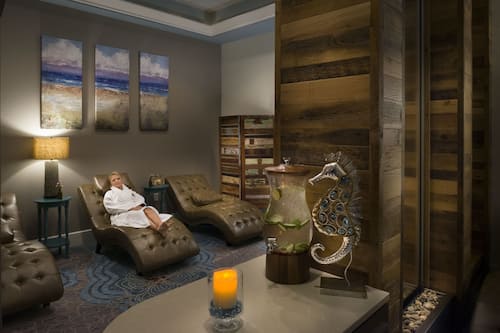 Couples treatment rooms, body treatments, body scrubs, facials