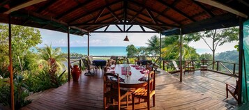 Se sirven desayunos, almuerzos y cenas; cocina internacional