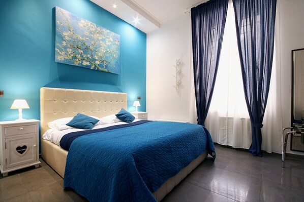 Deluxe Room | Minibar, in-room safe, blackout curtains, soundproofing