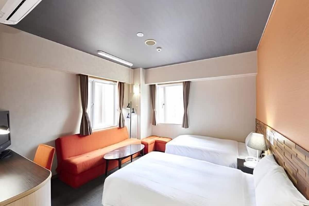1 bedroom, desk, laptop workspace, blackout drapes