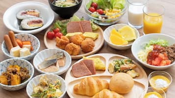 Desayuno buffet (JPY 1800 por persona)