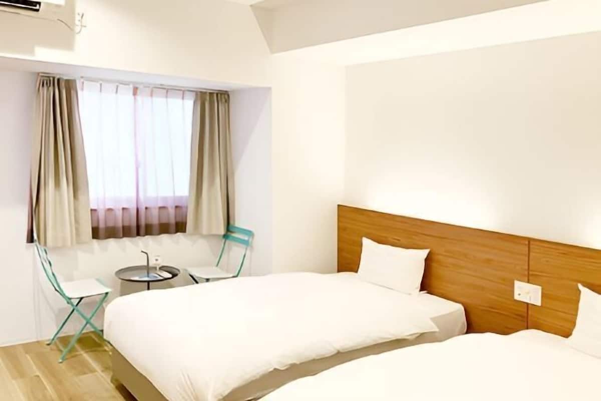 1 bedroom, desk, laptop workspace, blackout drapes