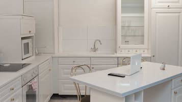 Habitación familiar, cocineta | Servicios de la habitación