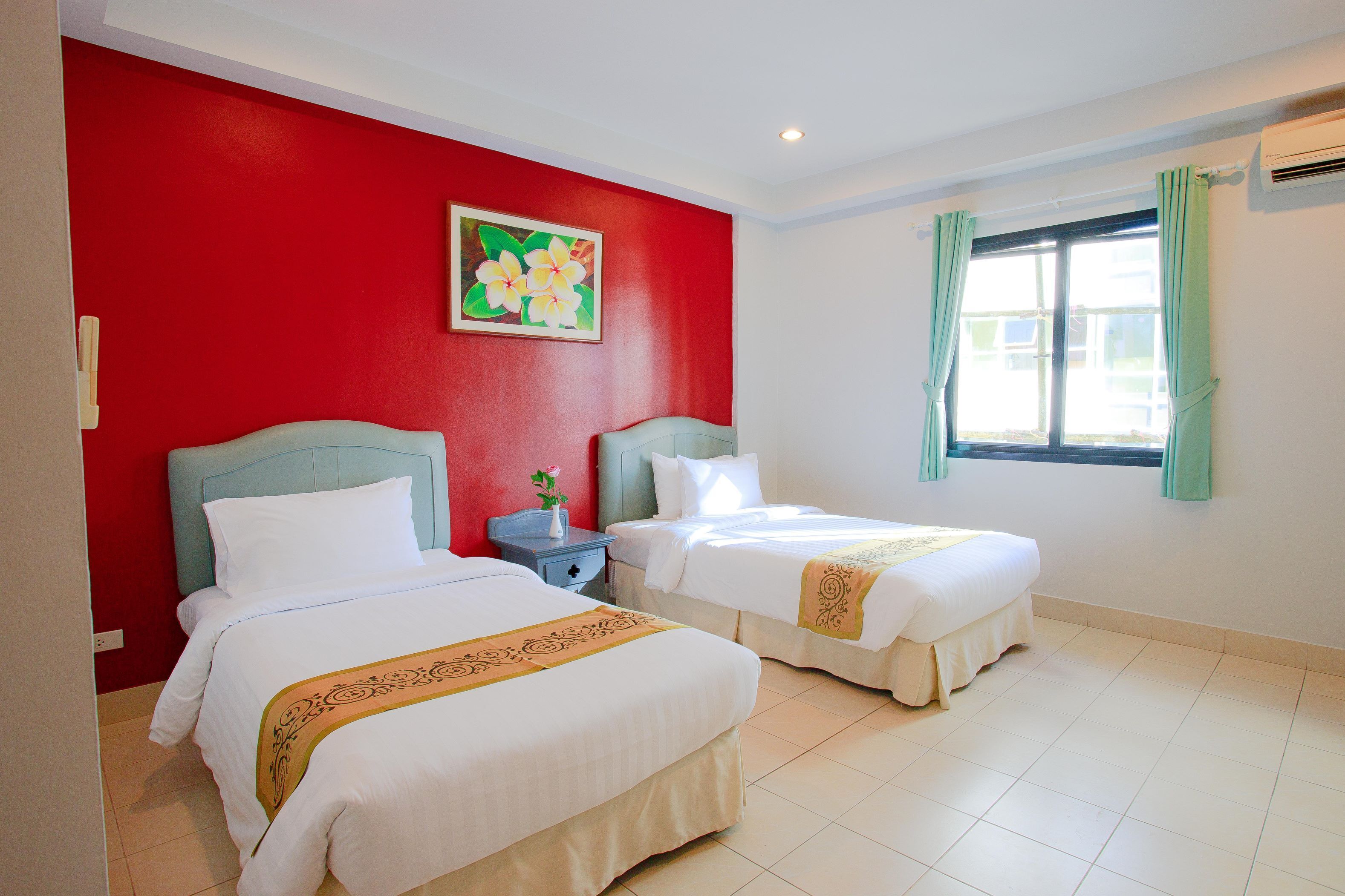 Standard Room | Desk