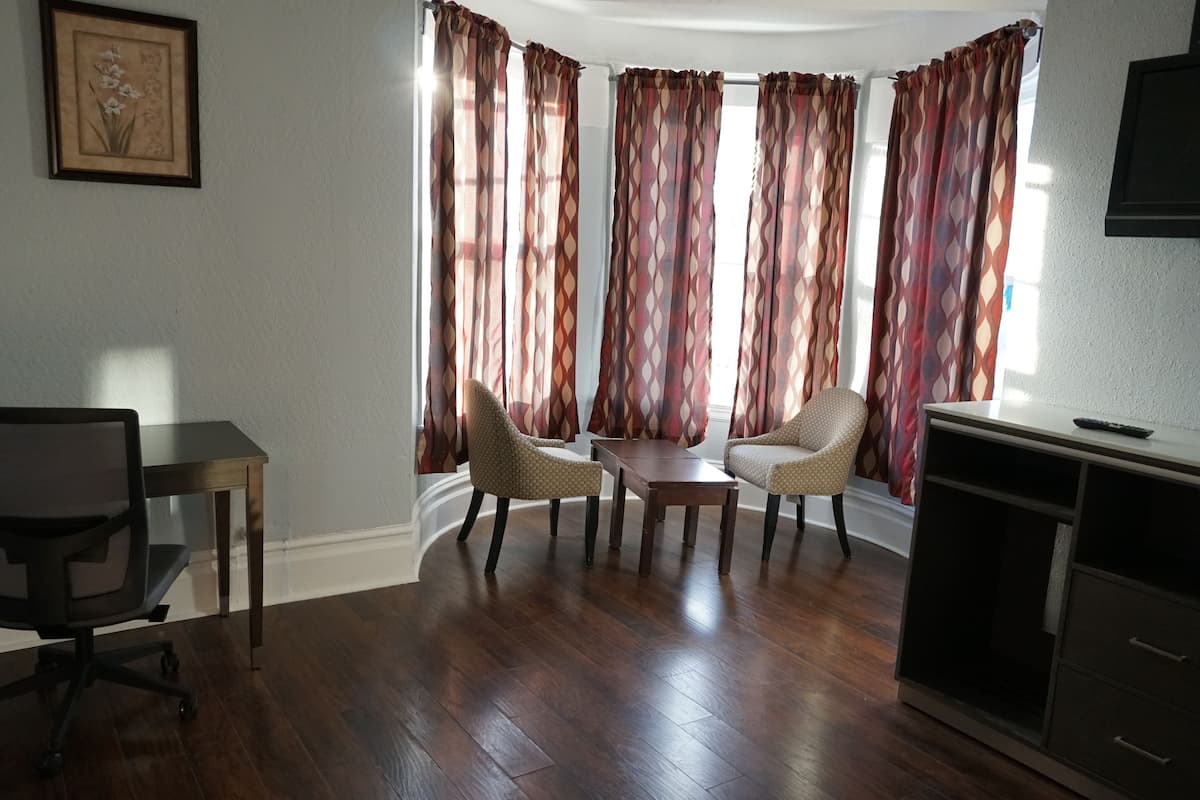 Deluxe-Zimmer, 2 Doppelbetten, Gemeinschaftsbad