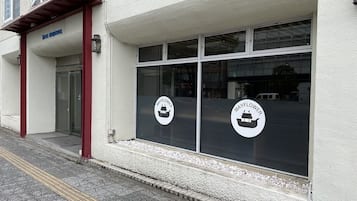 施設の正面