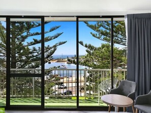 Quarto, 1 cama Queen, vista para o oceano | Vista do quarto