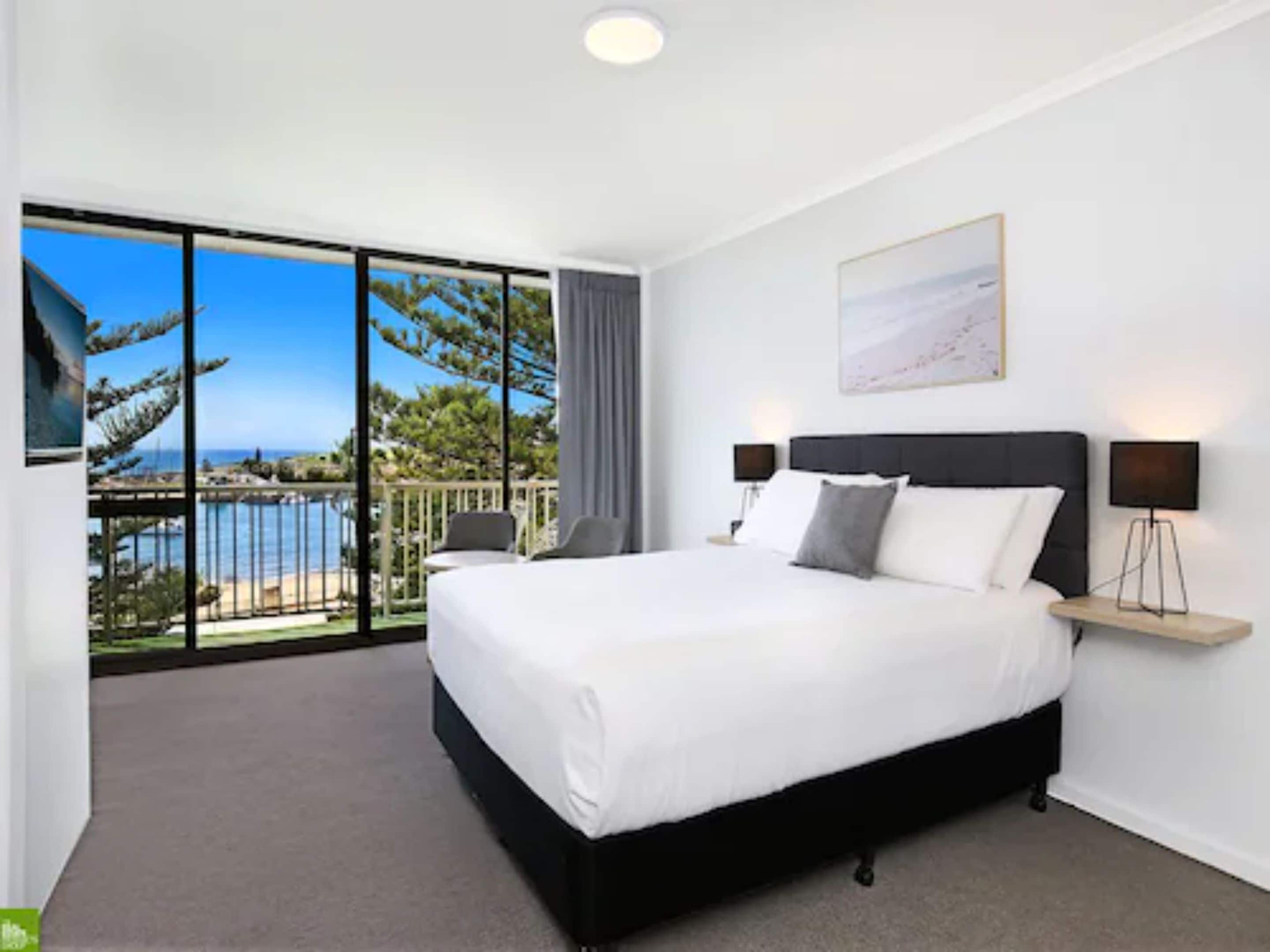 Chambre, 1 grand lit, vue océan | Literie de qualité supérieure, rideaux occultants