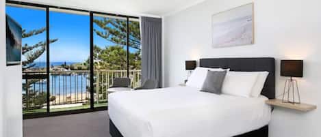 Ocean View Queen | Premium bedding, blackout drapes, cribs/infant beds, rollaway beds