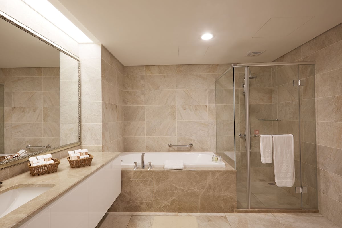 deluxe family room | bathroom | free toiletries, hair dryer, slippers, towels