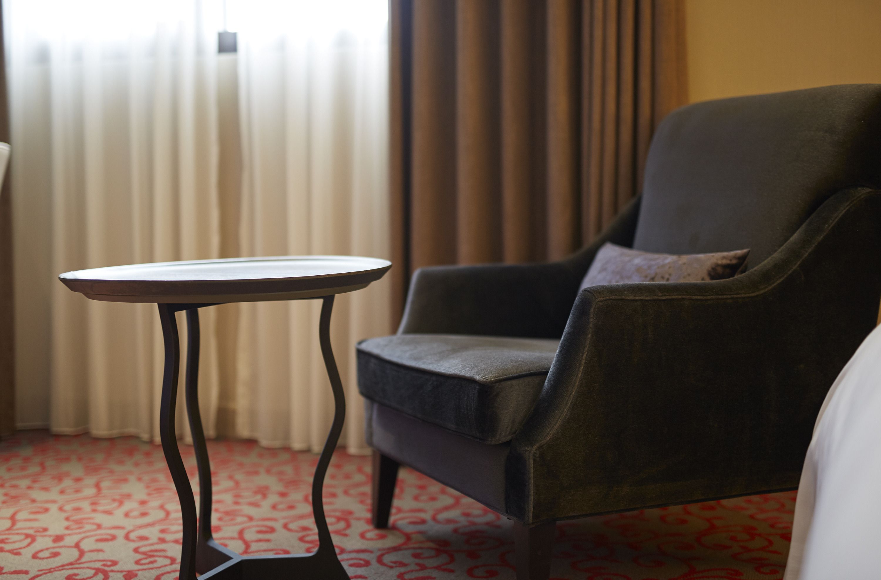 executive room | down duvets, in-room safe, desk, blackout curtains