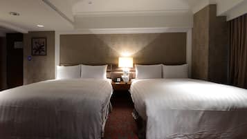 Chambre Supérieure | Couette en duvet d'oie, coffres-forts dans les chambres, bureau