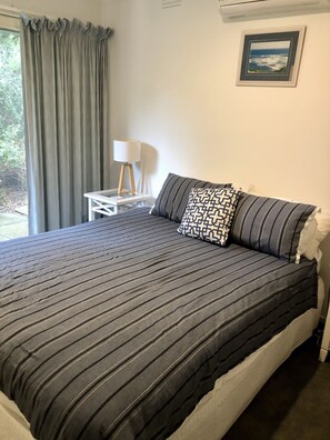 Beachwalk 3 Bedroom Cottage | 3 bedrooms, Egyptian cotton sheets, premium bedding, memory foam beds - Beachwalk Cottage (Blairgowrie)