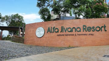 Pintu masuk properti