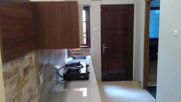 Réfrigérateur, plaque de cuisson, cafetiÚre/bouilloire