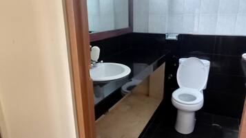 Rainfall showerhead, free toiletries, hair dryer, slippers