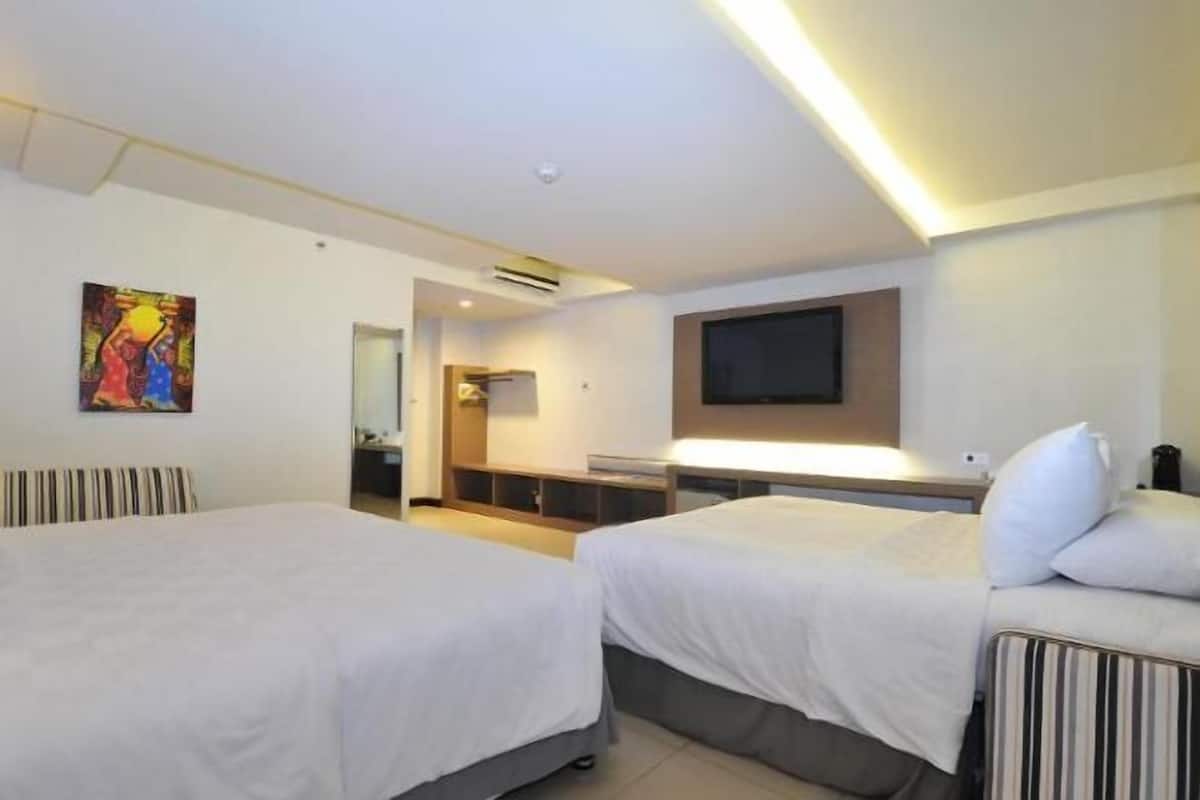 Caja de seguridad en la habitación y escritorio