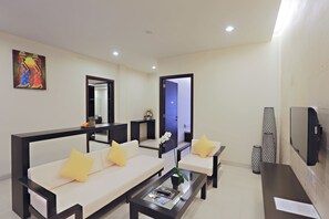 Suite Keluarga | Brankas, meja kerja, kedap suara, dan setrika/meja setrika