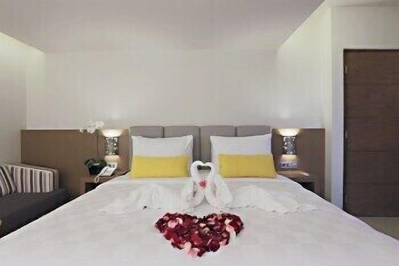 In-room safe, desk, soundproofing, iron/ironing board