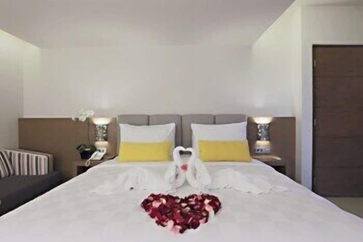 Caja de seguridad en la habitación y escritorio