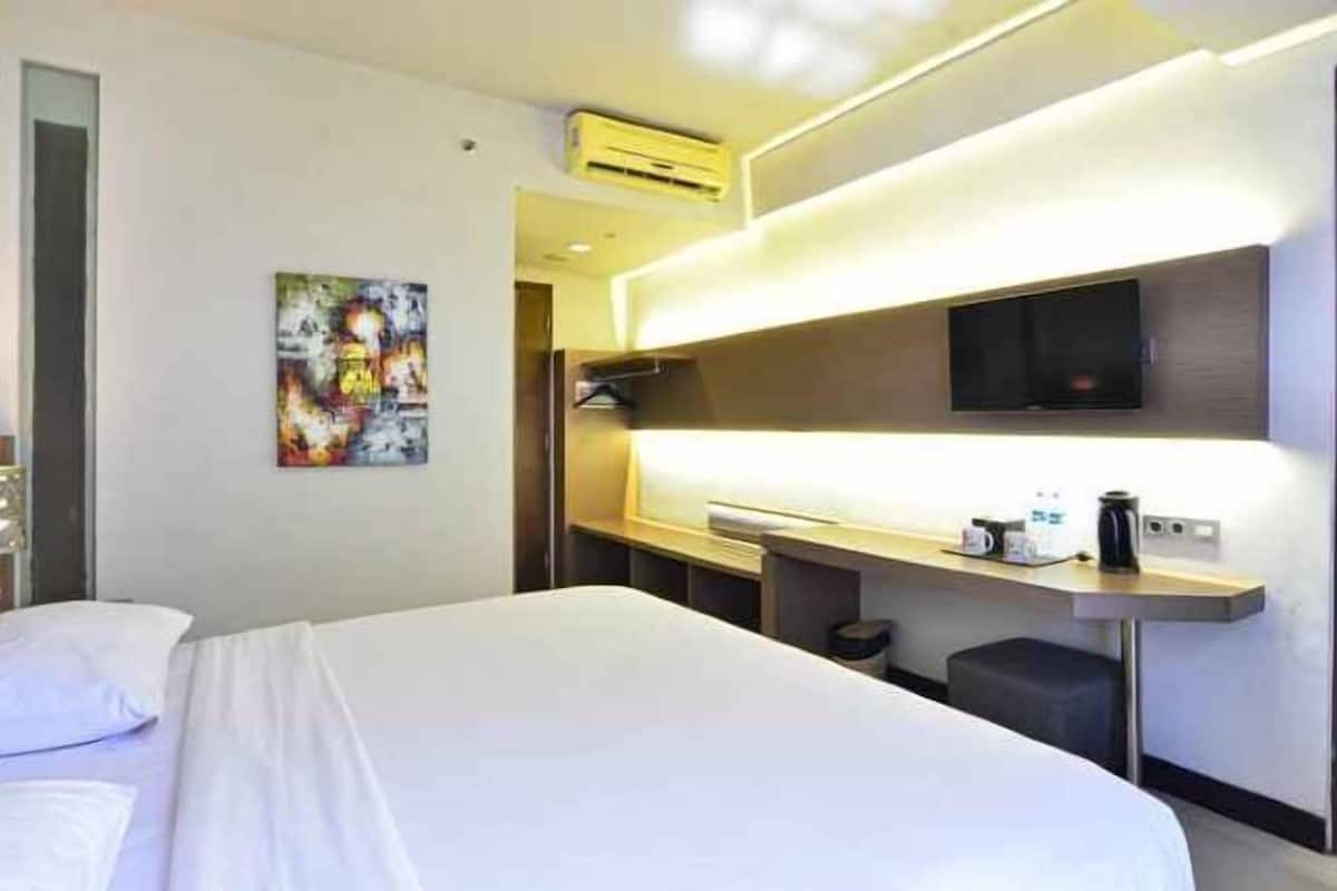 In-room safe, desk, soundproofing, iron/ironing board