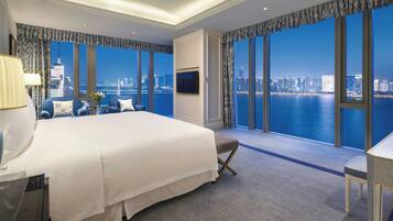 Panorama suite, 1 slaapkamer | Donsdekens, een kluis op de kamer, individueel gedecoreerd