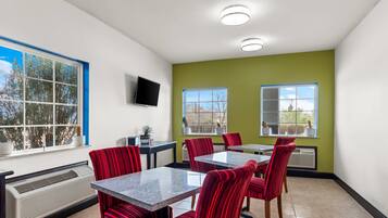 Free daily continental breakfast