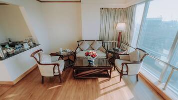 Exclusive-sviitti, 1 makuuhuone | Olohuone | 32–tuumainen LCD-televisio, jossa satelliittikanavat