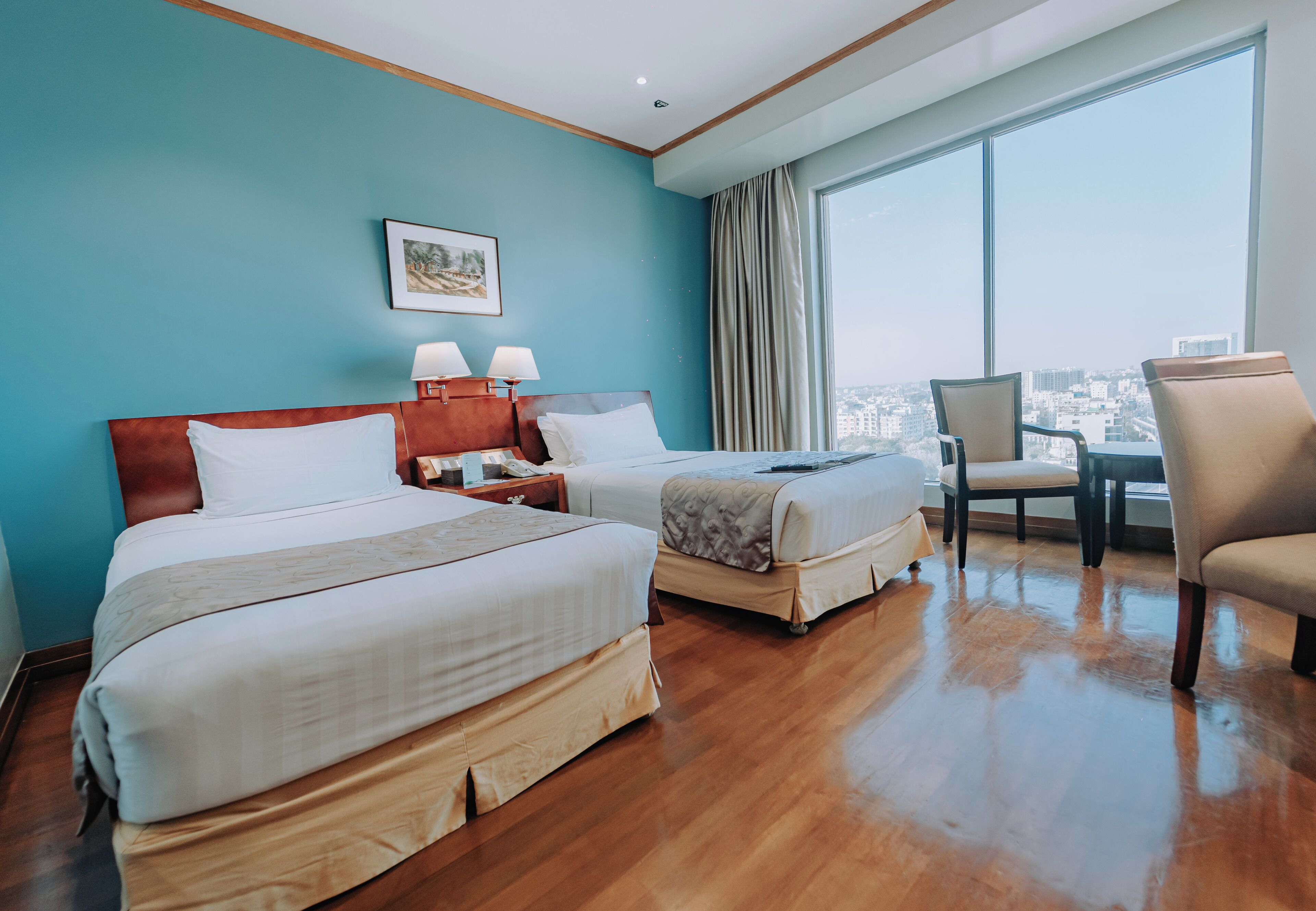 エグゼクティブ ツインルーム | エジプト綿のシーツ、高級寝具、羽毛の掛け布団、ミニバー