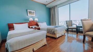 Executive Twin Room | Egyptian cotton sheets, premium bedding, down duvets, minibar