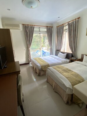 Cubrecamas, cortinas blackout y camas plegables/adicionales 