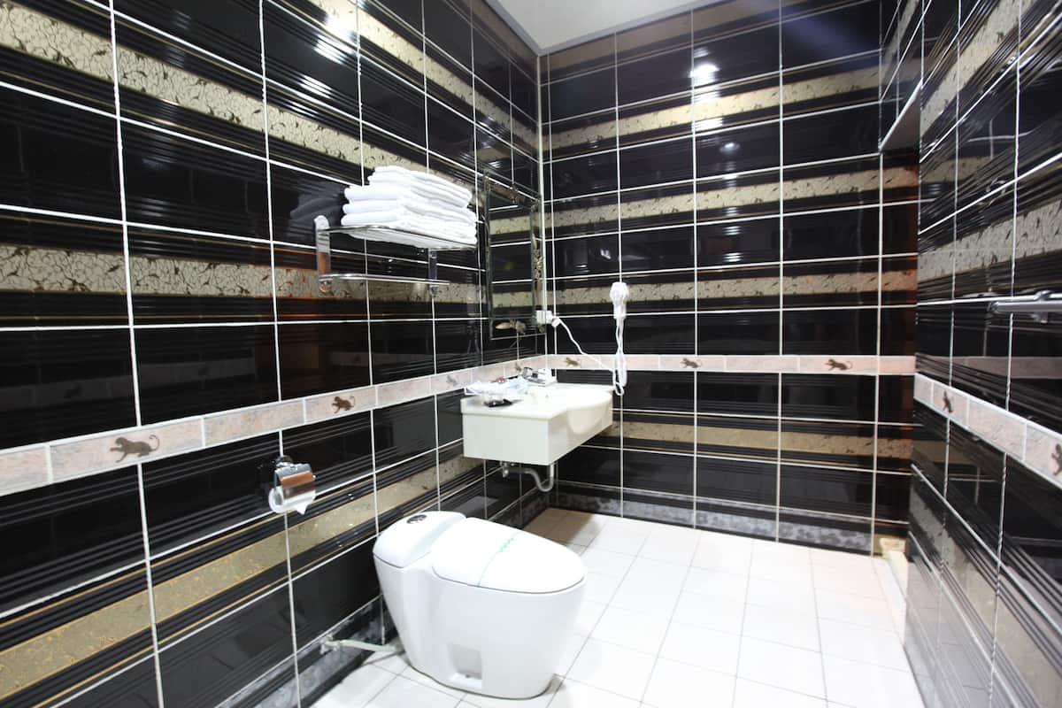 quadruple room | bathroom | shower, rainfall showerhead, free toiletries, hair dryer