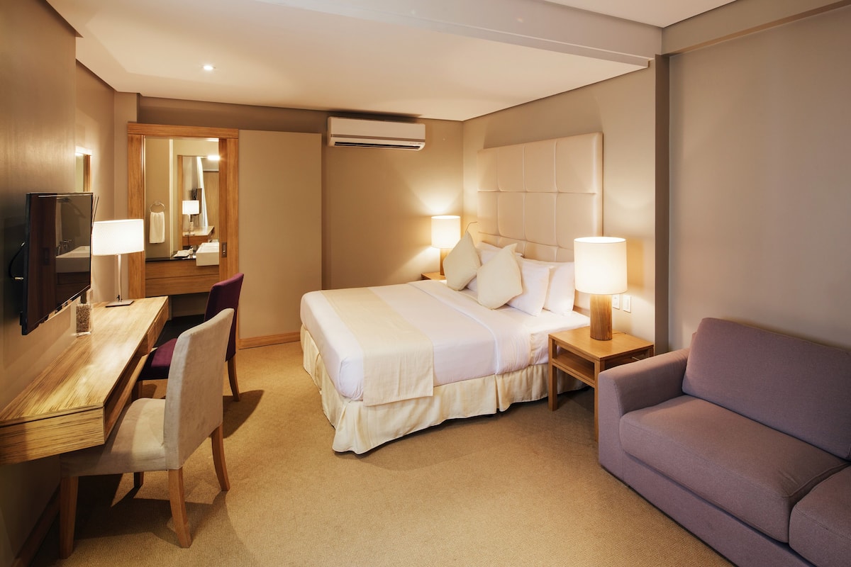 Premiere Deluxe | Lakens van Egyptisch katoen, pillowtop-bedden, een minibar
