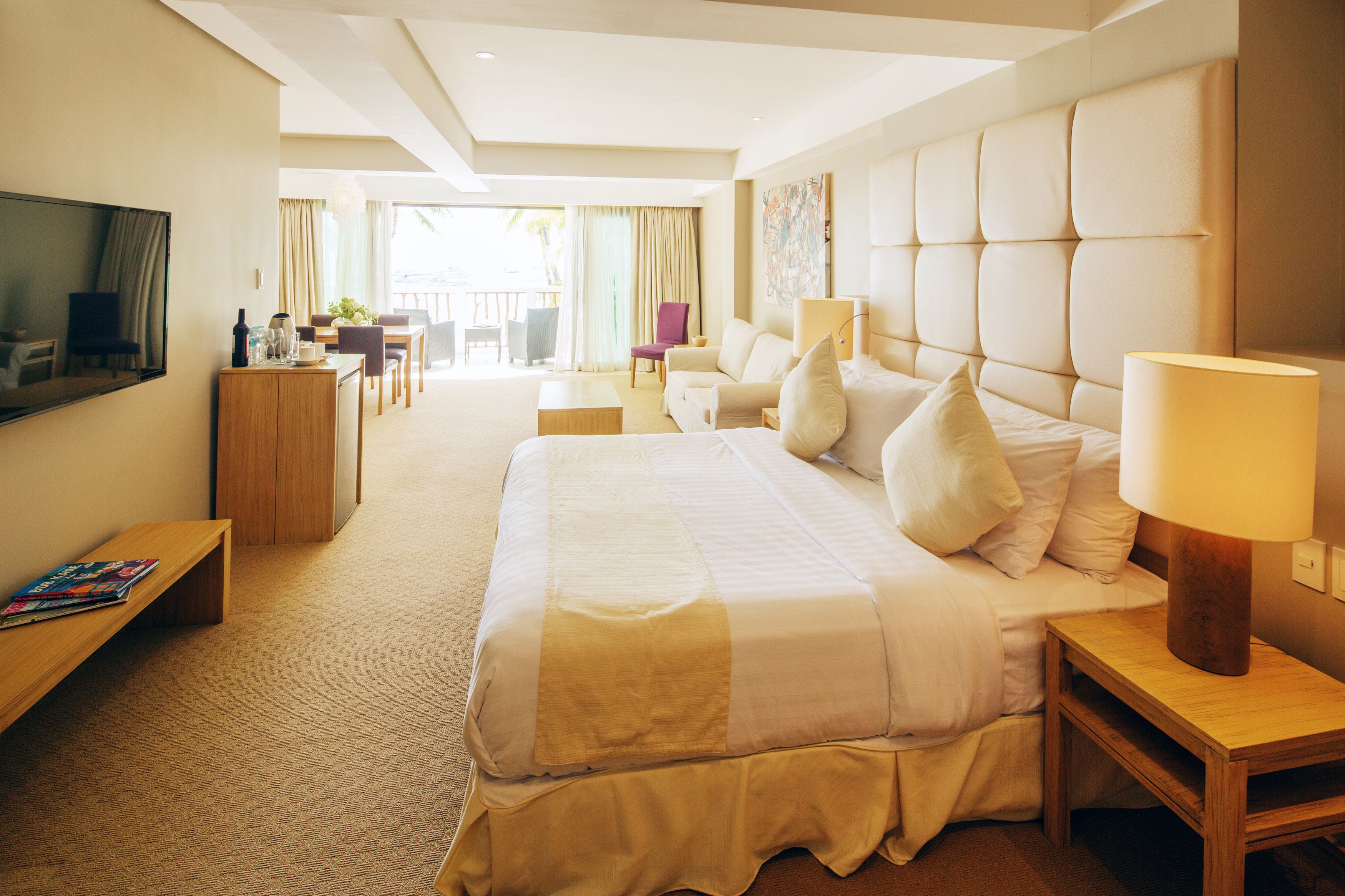 executive suite | egyptian cotton sheets, pillow-top beds, minibar, in-room safe
