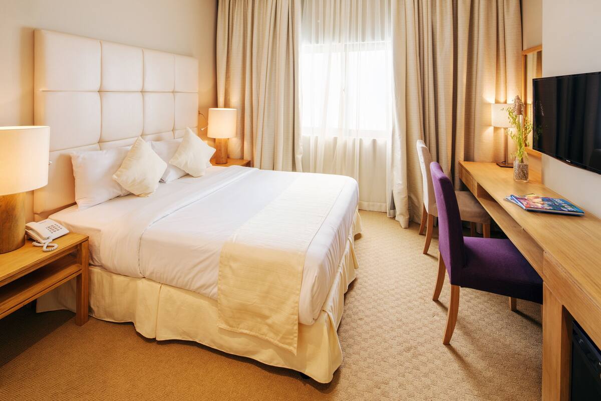 Standard Deluxe | ผ้าปูที่นอนฝ้ายอียิปต์, เตียงพร้อมฟูกเสริมที่นอน, มินิบาร์