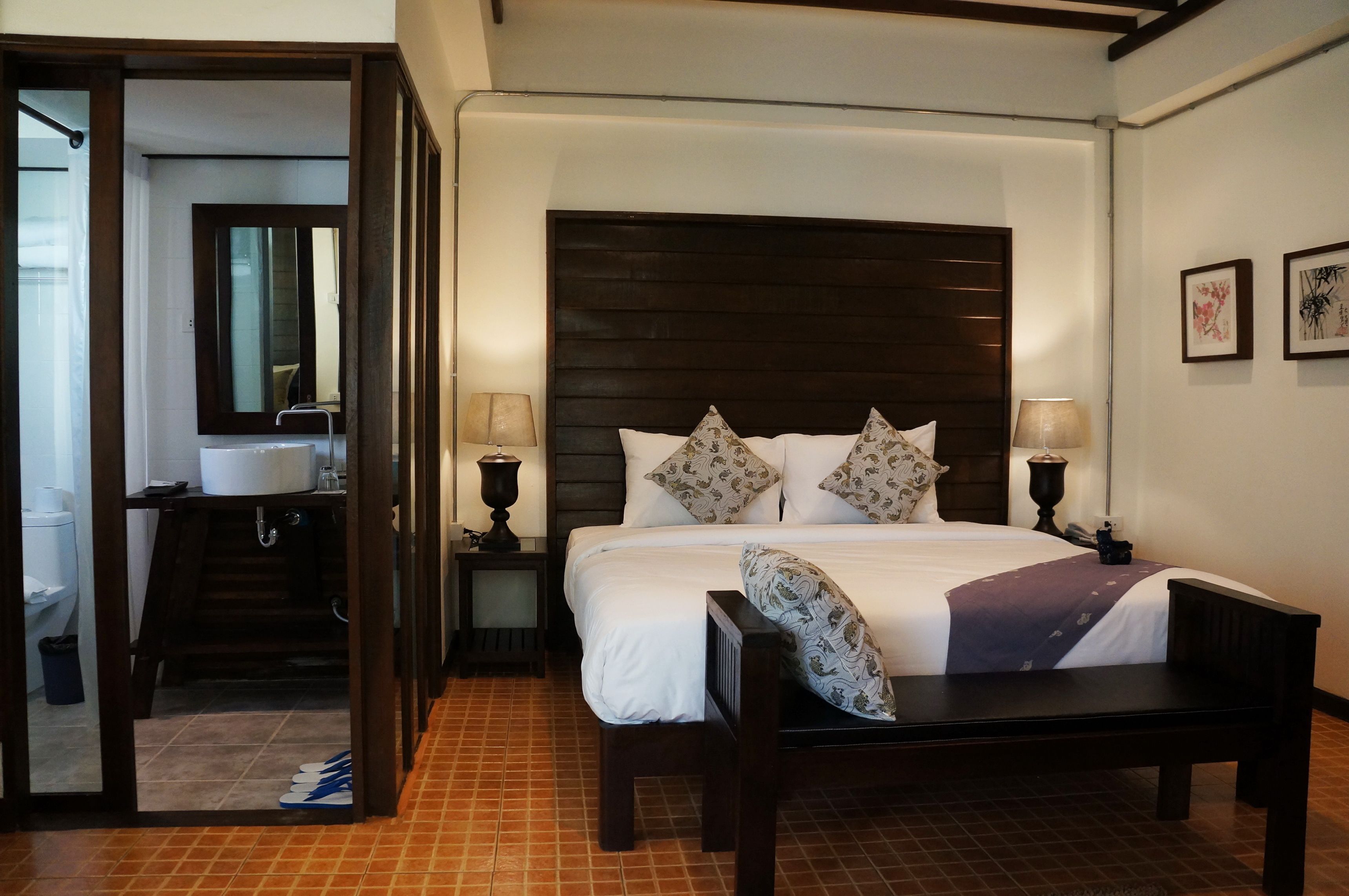 deluxe double room | minibar, in-room safe, desk, laptop workspace