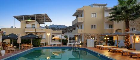 Seasonal outdoor pool, pool umbrellas, sun loungers