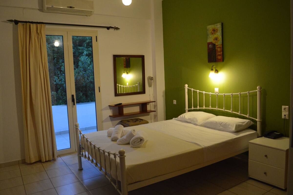 In-room safe, soundproofing, WiFi (surcharge)