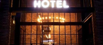 JS The Classic Hotel