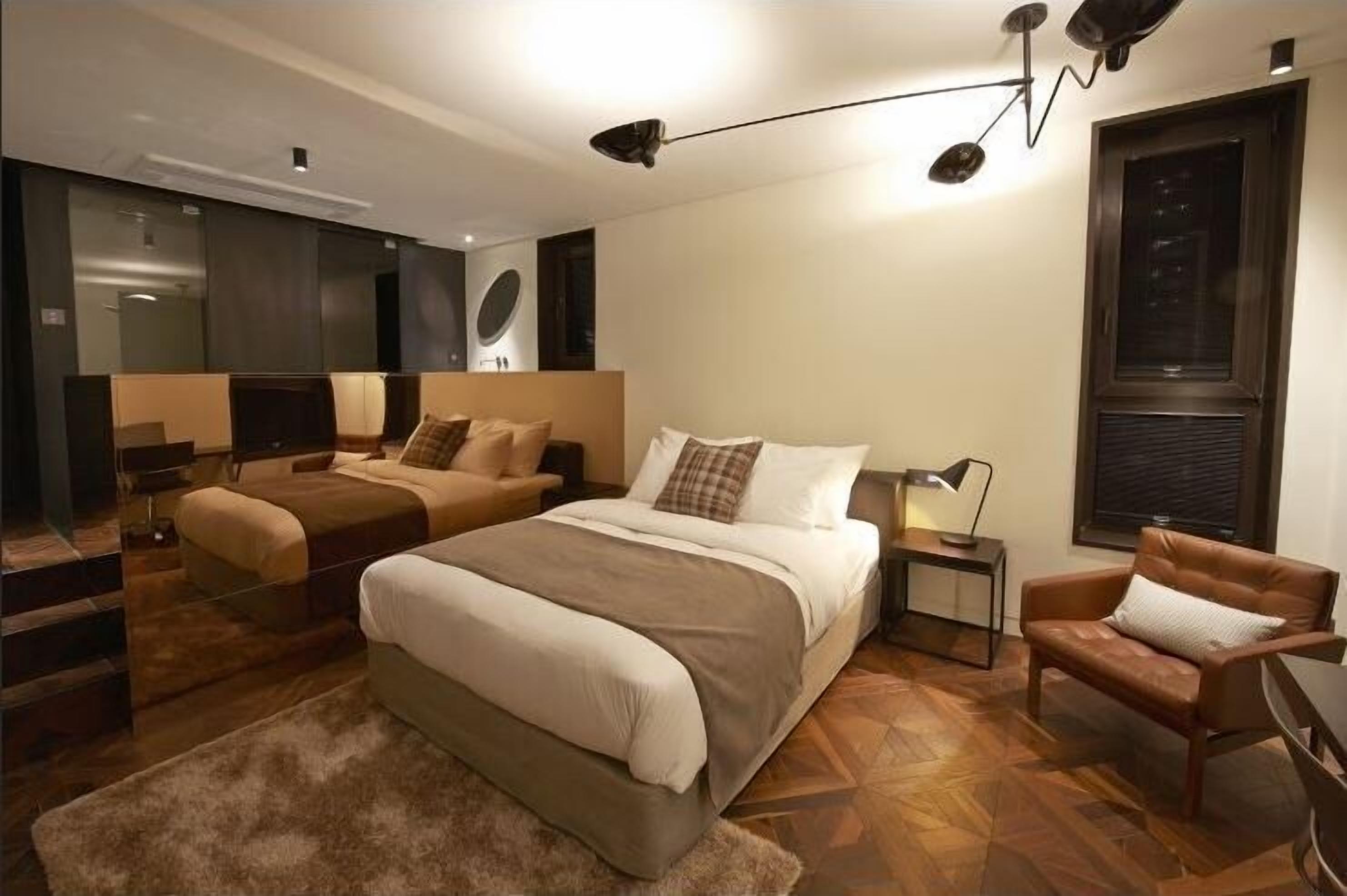 standard double room | premium bedding, individually decorated, individually furnished, desk