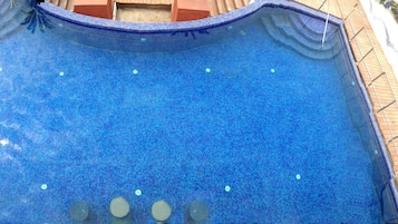 室外游泳池,日光浴躺椅
