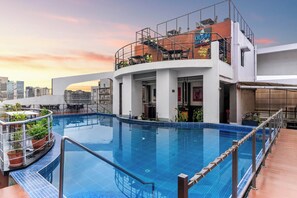 2 bars/lounges, rooftop bar - Senses Hotel (Barasat)